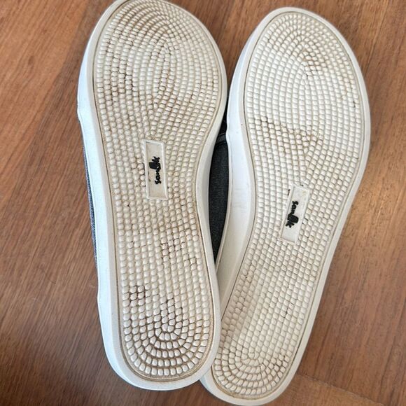 Girls sanuk slip on shoes Sz 5youth in distressed black - Picture 7 of 7